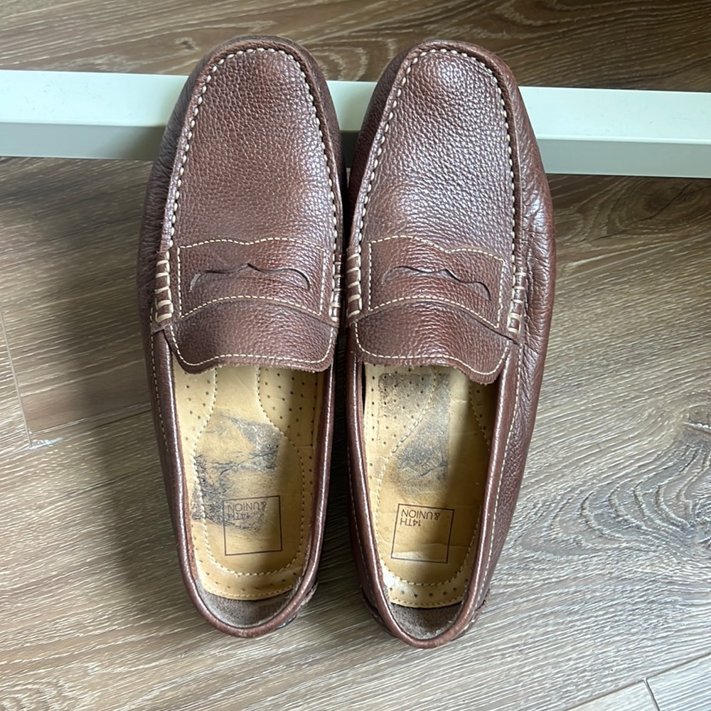 Men’s brown leather loafer